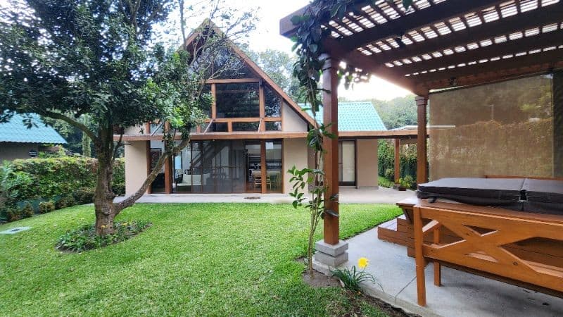 VENDO CASA EN CONDOMINIO ENTRADA A SAN MIGUEL DUEÑAS SACATEPEQUEZ