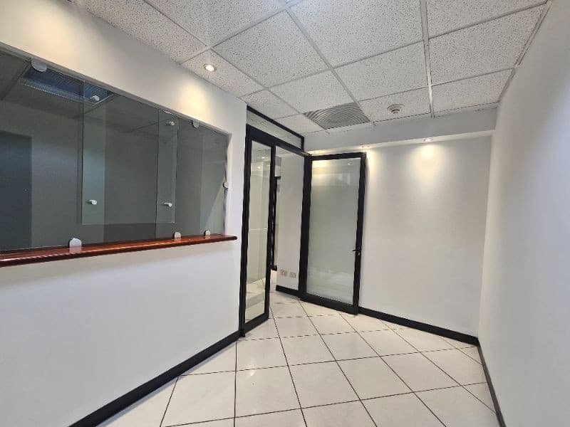 ALQUILO OFICINA EN ZONA 14 EUROPLAZA