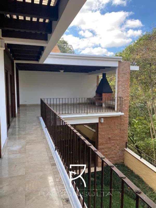 Venta Linda Casa en Encinos de Cayala Zona 16
