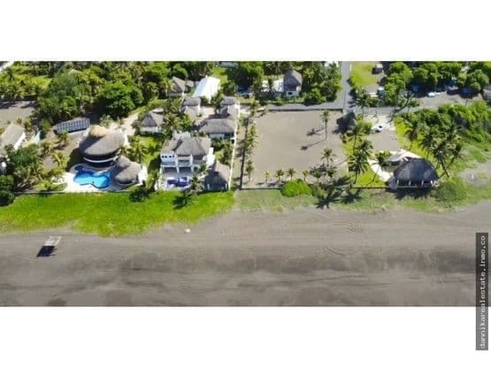 VENTA DE AMPLIO TERRENO 4,400vr2 - MONTERRICO