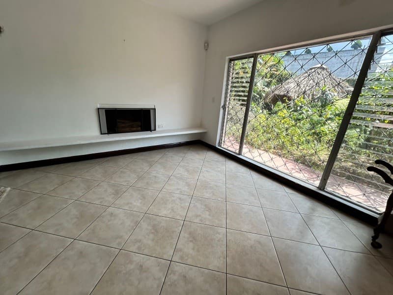Casa en renta para vivienda u oficina zona 10