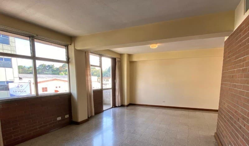 Apartamento amplio en Zona 10, excelente ubicación en 20 calle, 2 dormitorios.