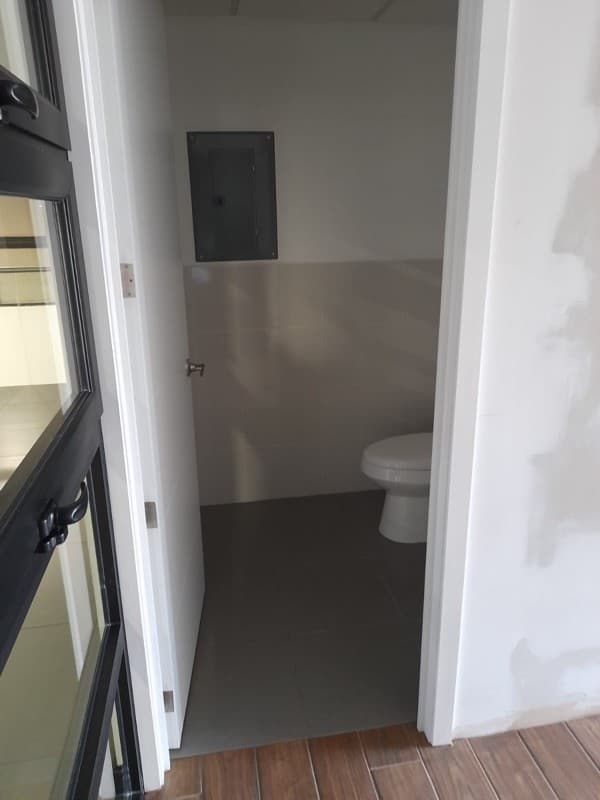 Renta oficina en Edificio Ascend zona 9