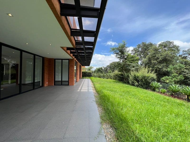 CASA EN VENTA ZONA 16 EN SAN ISIDRO EL PULTÉ GOLF