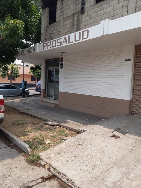 Renta de locales en Av. Centroamérica Zona 1 
