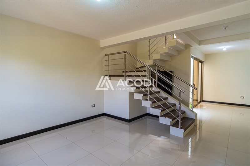 Casa en Hacienda Real, zona 16 (Opción 6)