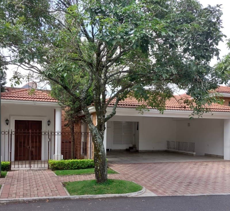 Casa en venta ENCINOS 3, zona 16 Cayalá