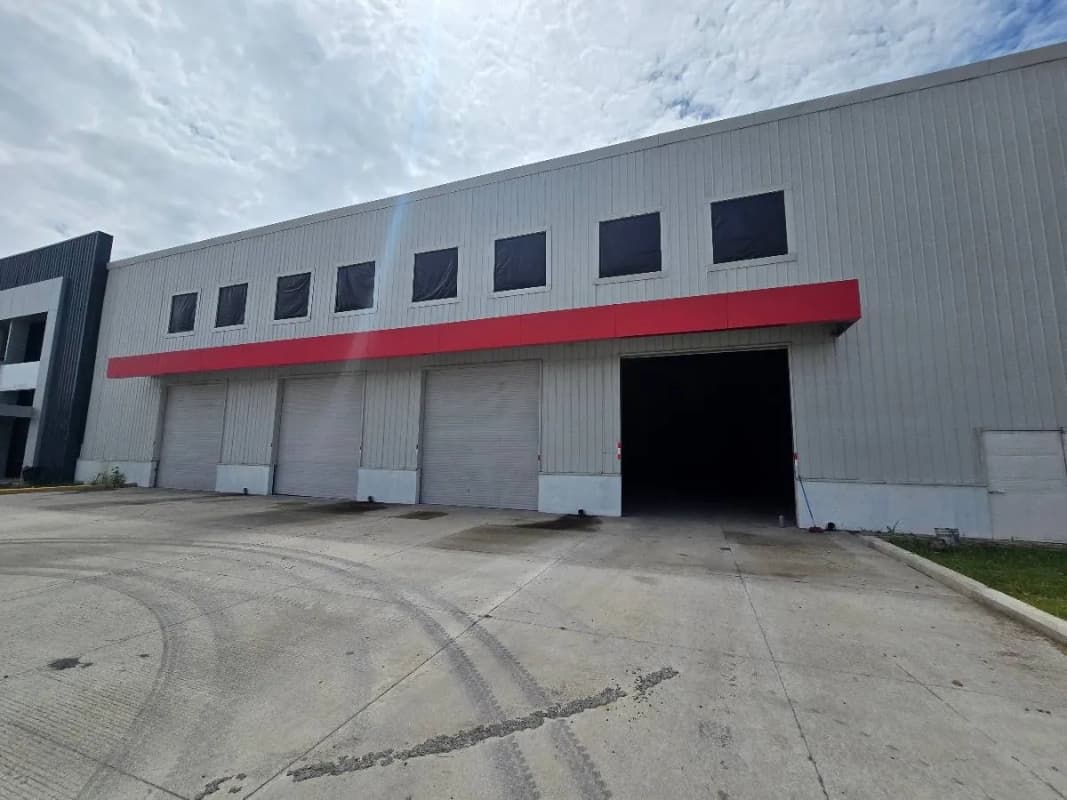 EN ALQUILER O VENTA BODEGA EN ZDEEP CERCA DE PUERTO QUETZAL