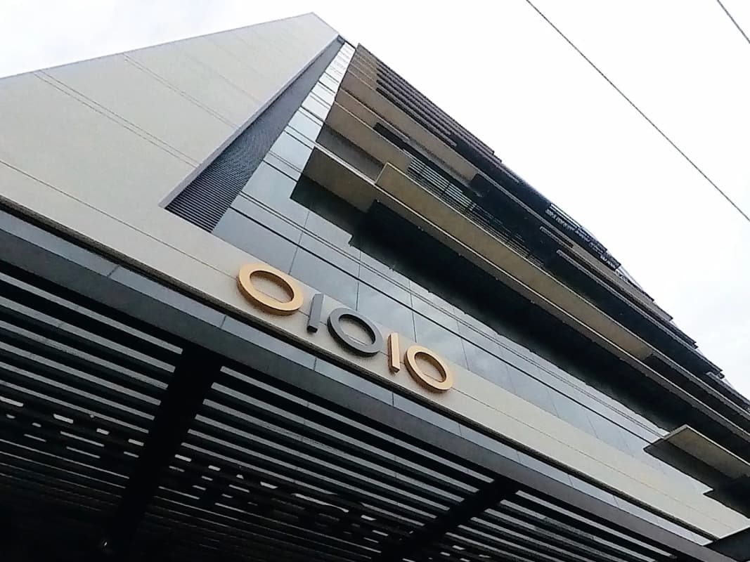 ALQUILER OFICINA ZONA 10, PARA ESTRENAR