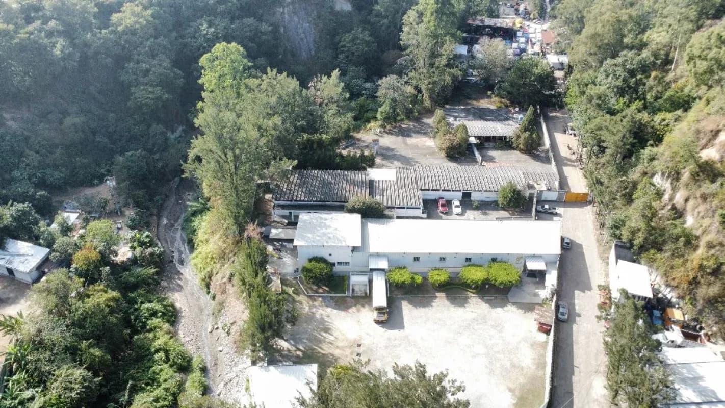 Rento edificio para uso comercial o industrial en San Cristóbal