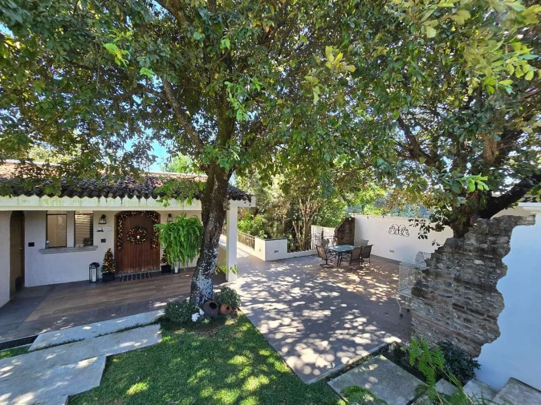CASA EN VENTA EN GRANJAS DE SAN CRISTOBAL RODEADA DE NATURALEZA