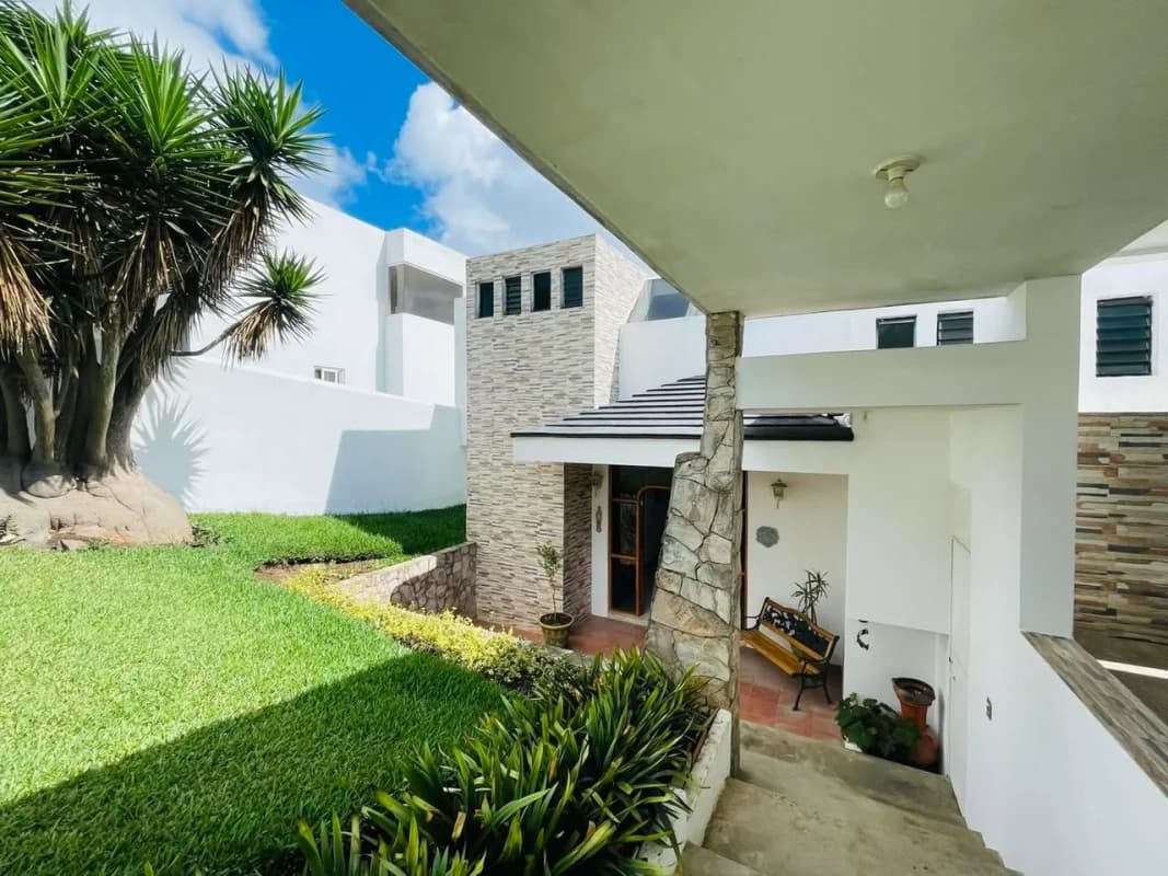 VENTA DE AMPLIA CASA - COLINAS DE ANDALUCÍA, KM 16.5 CES