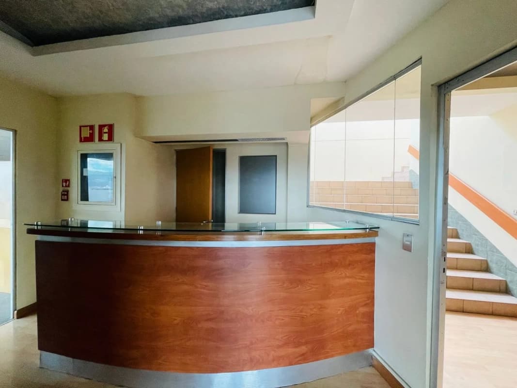 ALQUILER DE AMPLIA OFICINA PENTHOUSE 829MT2 - MURANO, ZONA 10