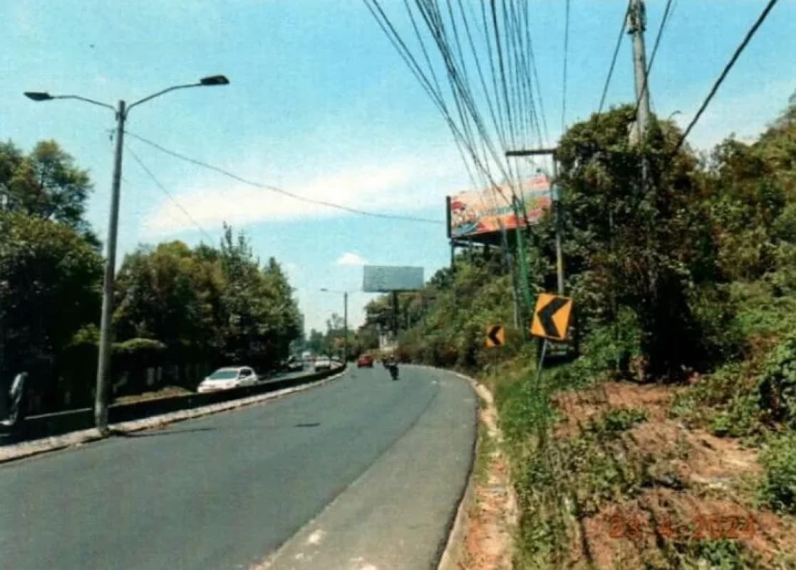 ALQUILER DE TERRENO SOBRE CARRETERA - KM. 8.5 CES