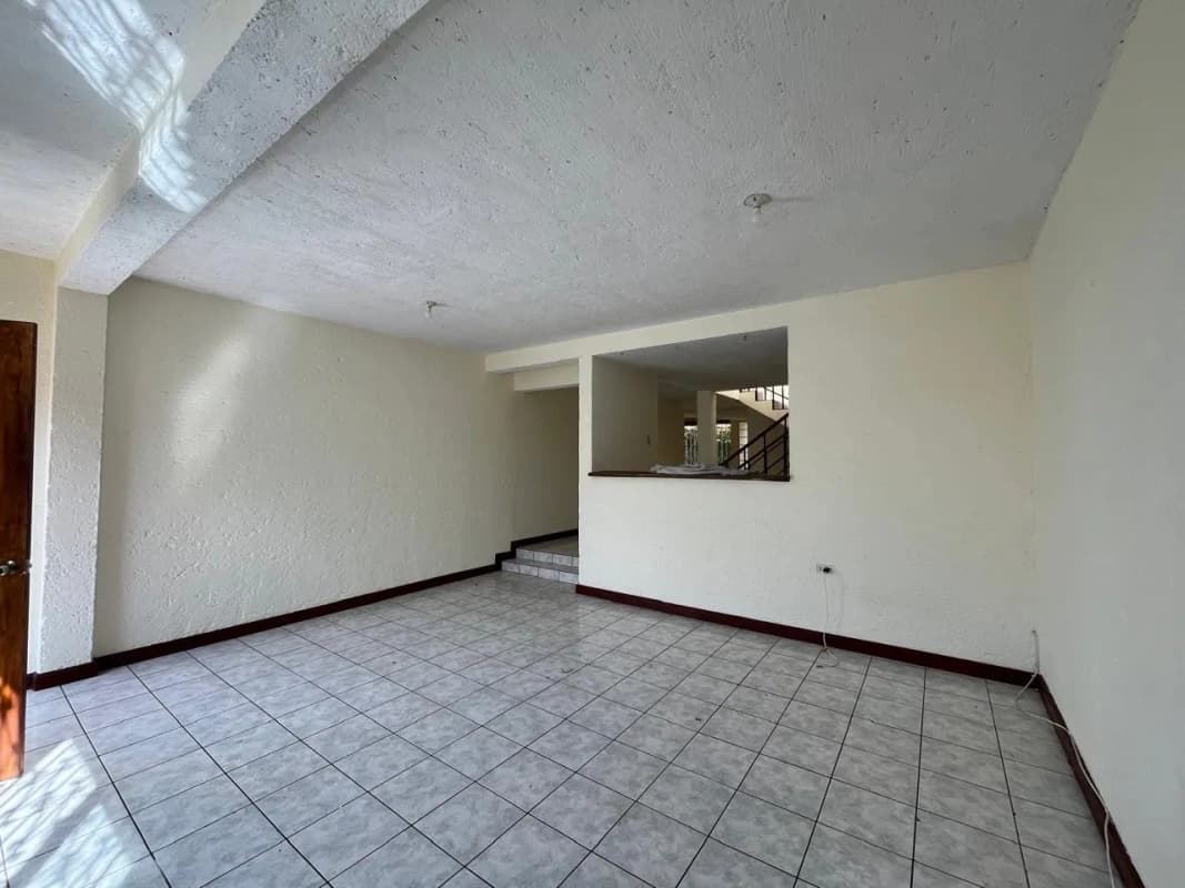 Amplia casa en venta en condominio Km 19 a San José Pinula
