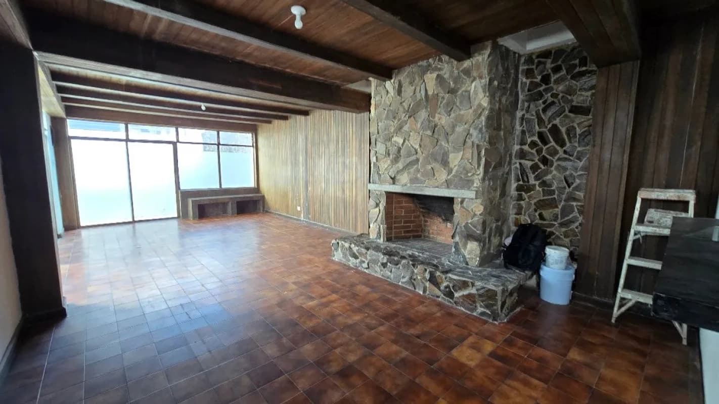 Casa en alquiler para oficina, comercio o bodega, Zona 10