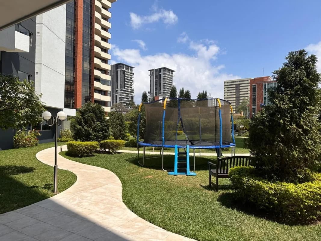 Zona 14 Attica II, Apartamento en alquiler