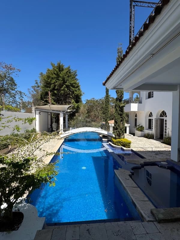 Exclusiva casa en venta - zona 16