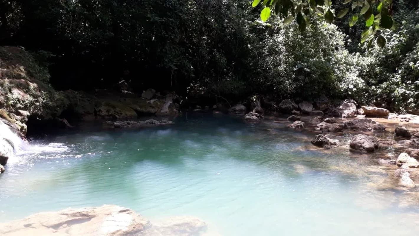 TERRENO EN USPANTAN, QUICHÉ TIENE RIÓ EN MEDIO DEL TERRENO