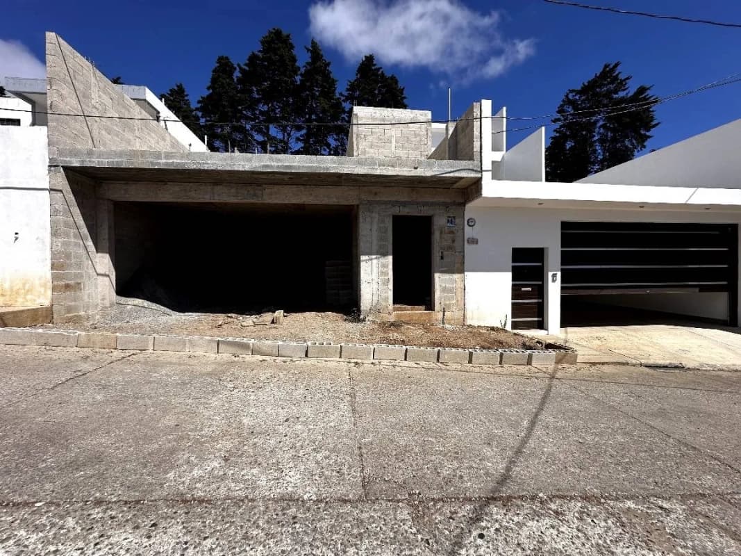 CASA EN CONSTRUCCIÓN EN COND. ARRAZOLA,CAES