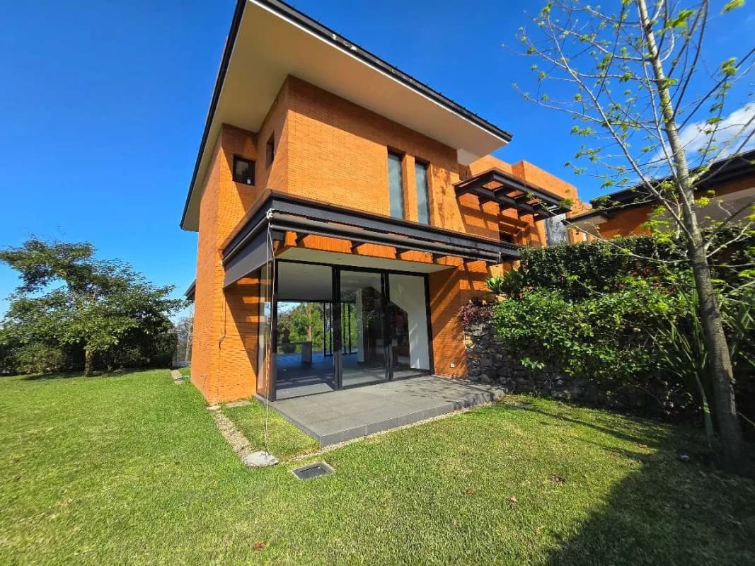 CASA EN VENTA EL PULTE GOLF