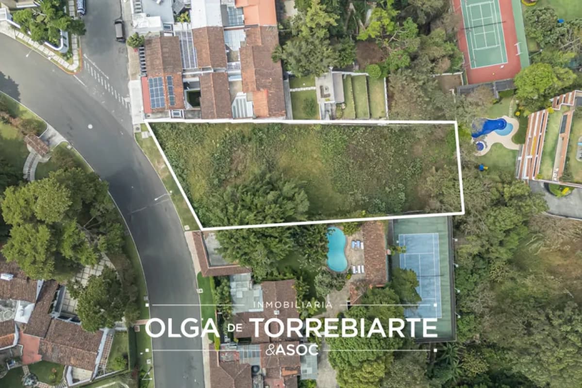 Terreno en La Cañada zona 14