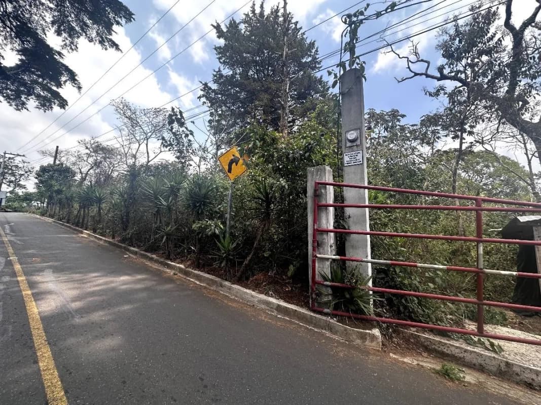 TERRENO PARA USO RESIDENCIAL O COMERCIAL EN KM. 30 CA-1 RUTA A EL SALVADOR, FRAIJANES