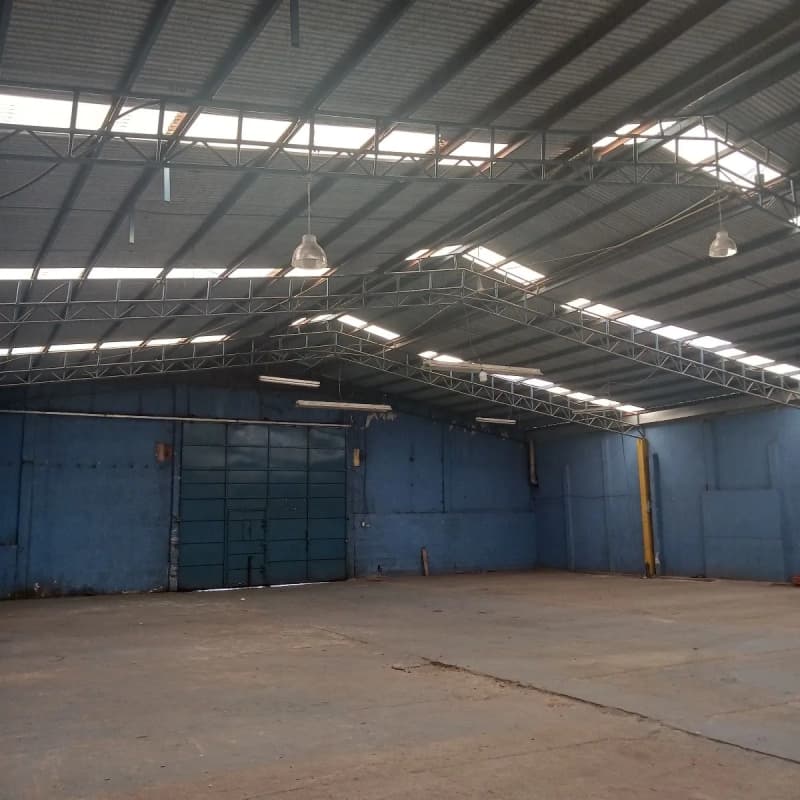 Bodega situada en Aguilar Batres frente al cruce a CENMA