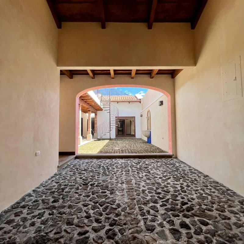 Vendo Casa Nueva Tipo Colonial en Antigua Guatemala