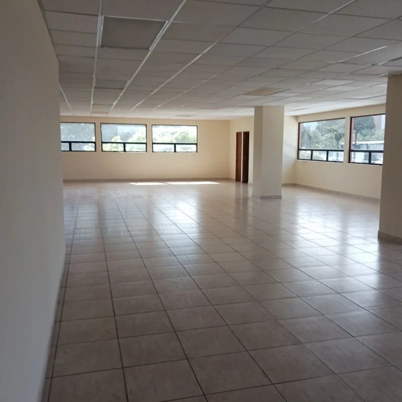 RENTA Oficina  en zona 13 cerca de Las Américas