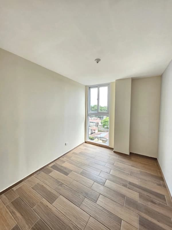 Vendo apartamento en zona 11 sobre la Roosevelt a la altura de centro españo