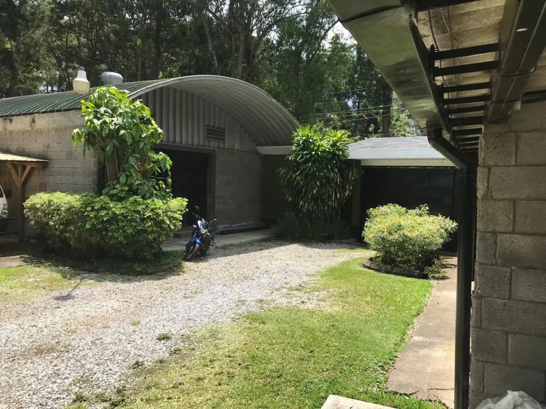 Casa grande  en venta en zona 16 de un nivel