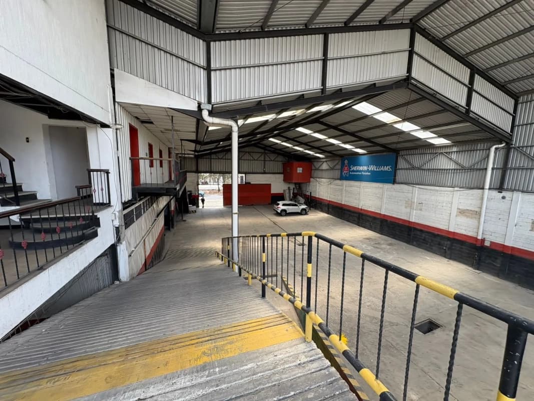 ZONA 8, BODEGA EN SAN CRISTÓBAL  4,200 MTS l AMBIENTES AMPLIOS