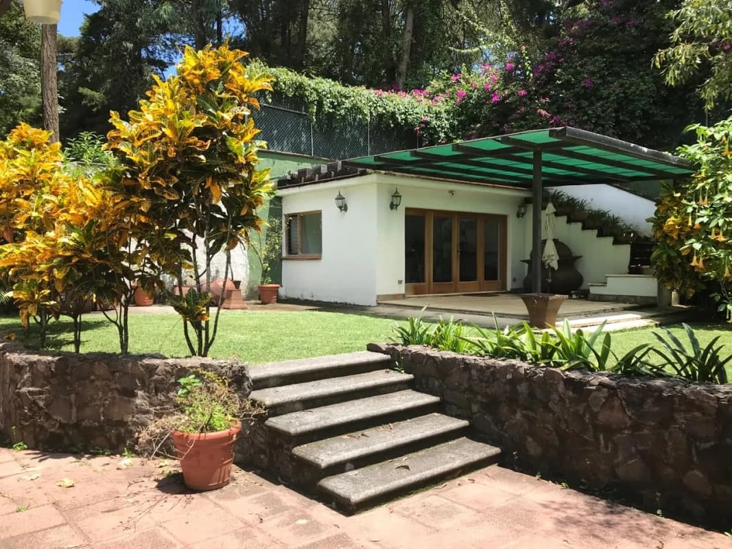 VENDO CASA EN ZONA 16 ACATAN FUERA DE GARITA