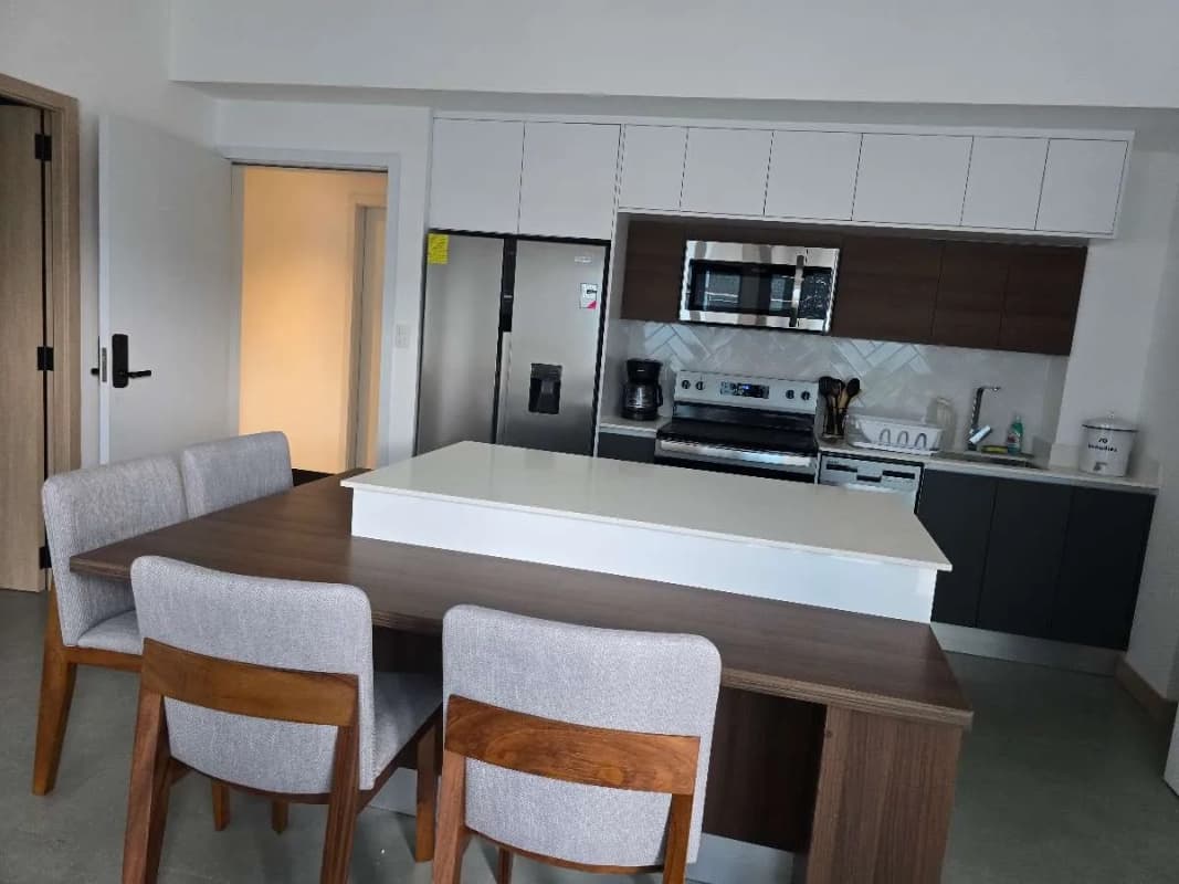 BONADIEZ, Zona 10 Apartamento en venta amueblado y equipado