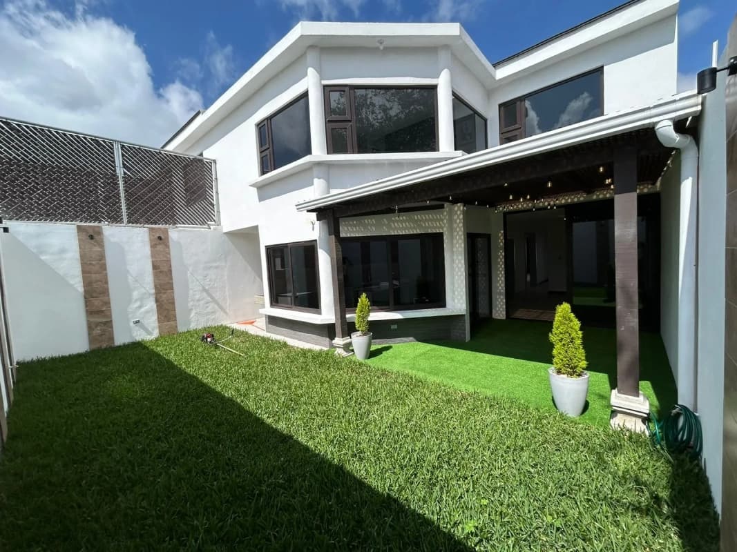 Venta de casa en CAES entrada San José Pinula, Los Manantiales