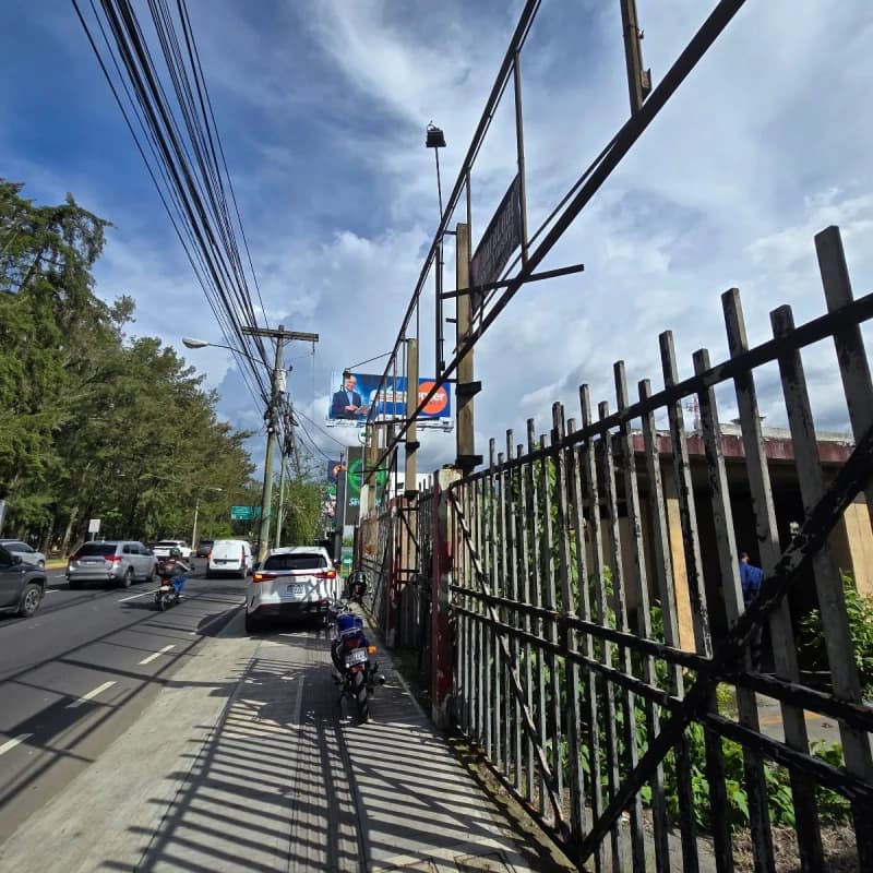 ALQUILO TERRENO COMERCIALSOBRE BULEVARD ZONA 15