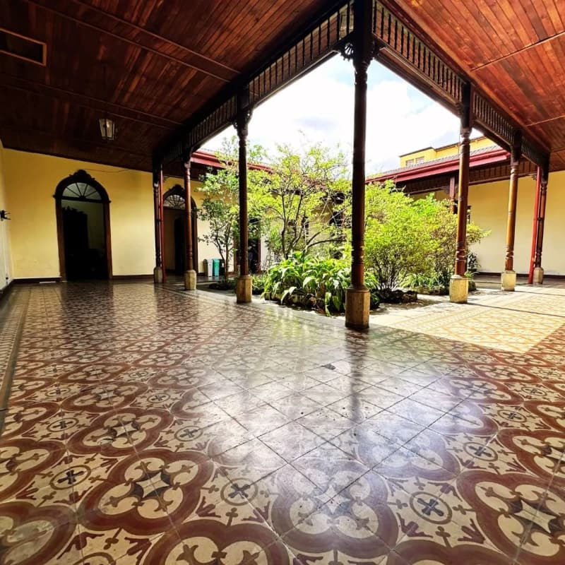 ZONA 1, CASA EN ZONA PATRIMONIAL