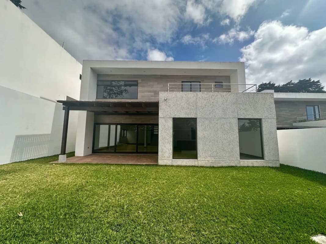CASA MODERNA, COND. PORTAL VERDE 3 DORMITORIOS / STA. CATARINA PINULA