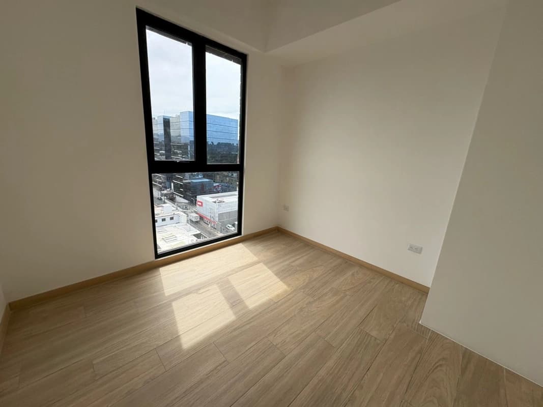 Apartamento en renta en Edificio de zona 10. Con cuarto de servicio!
