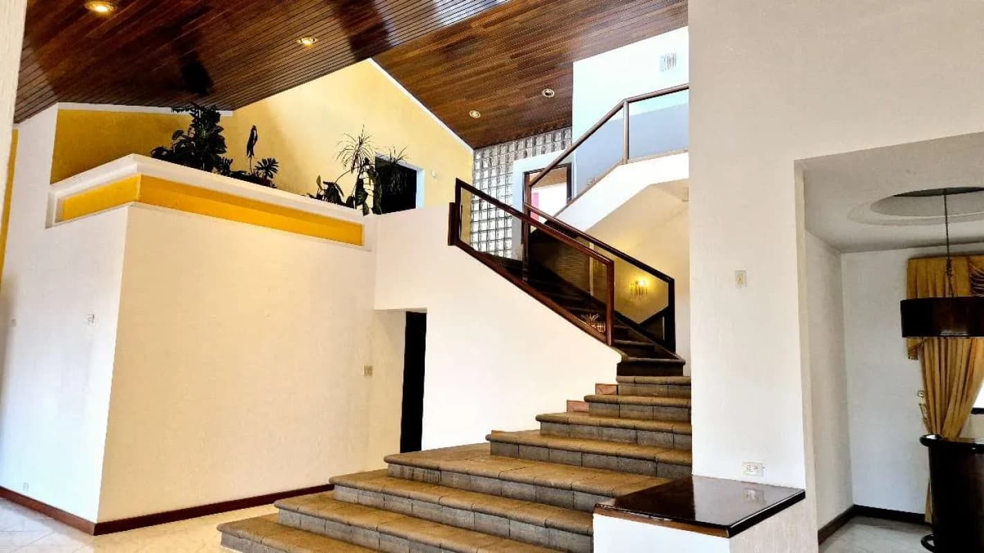 En venta casa de lujo en km 9.5 CAES