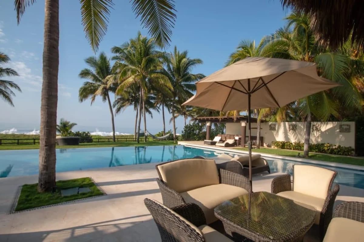 HERMOSA CASA VENTA y RENTA MONTERRICO
