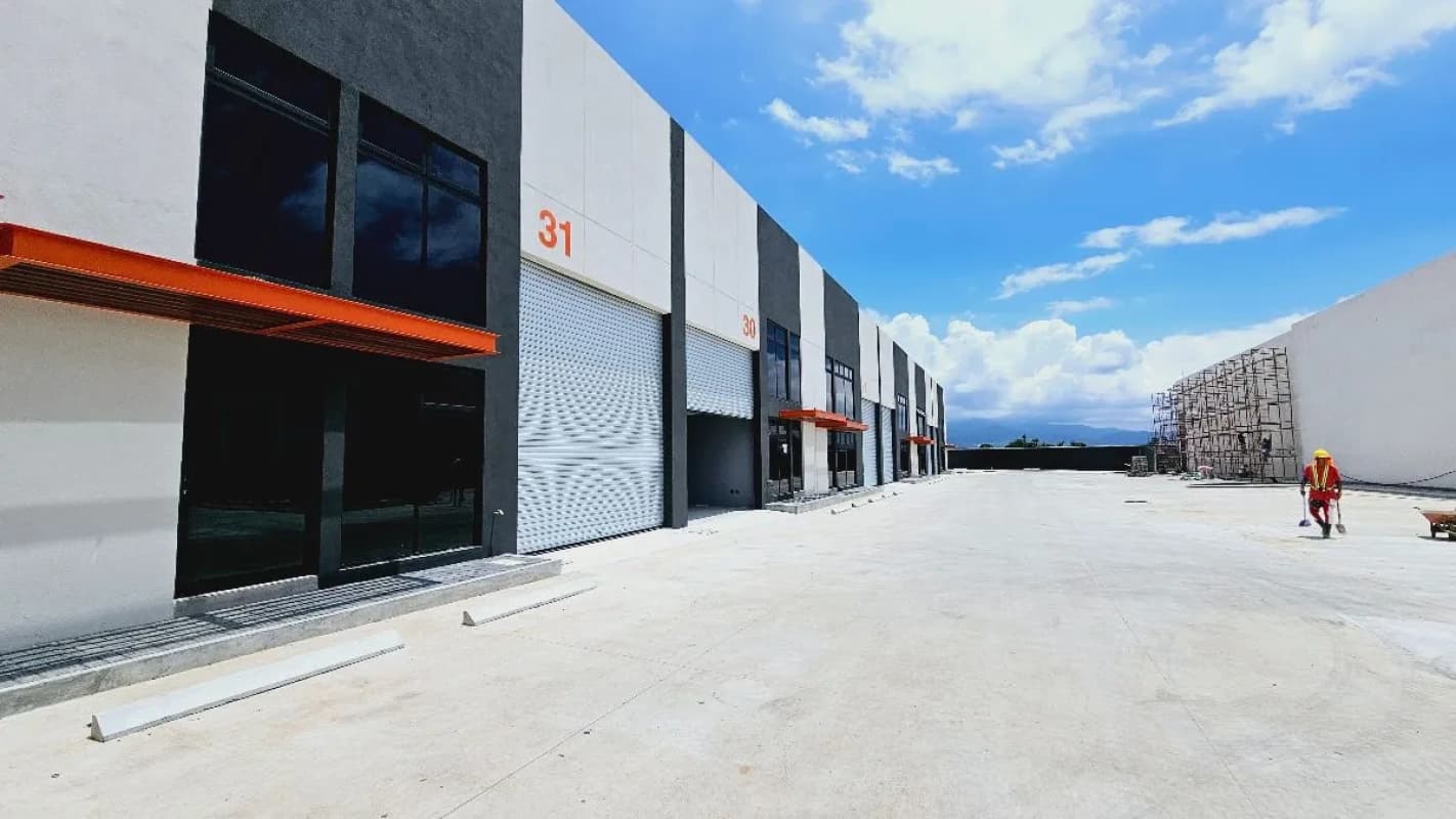 Ofibodega para Estrenar en Renta por el Libramiento Chimaltenango