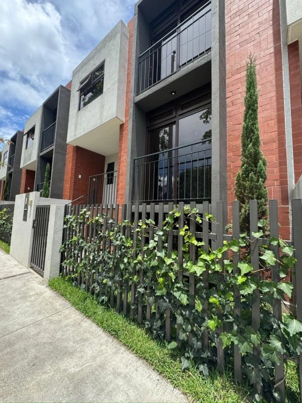 VENTA  CASA MÉRIDA CONDADO NARANJO 3 NIVELES