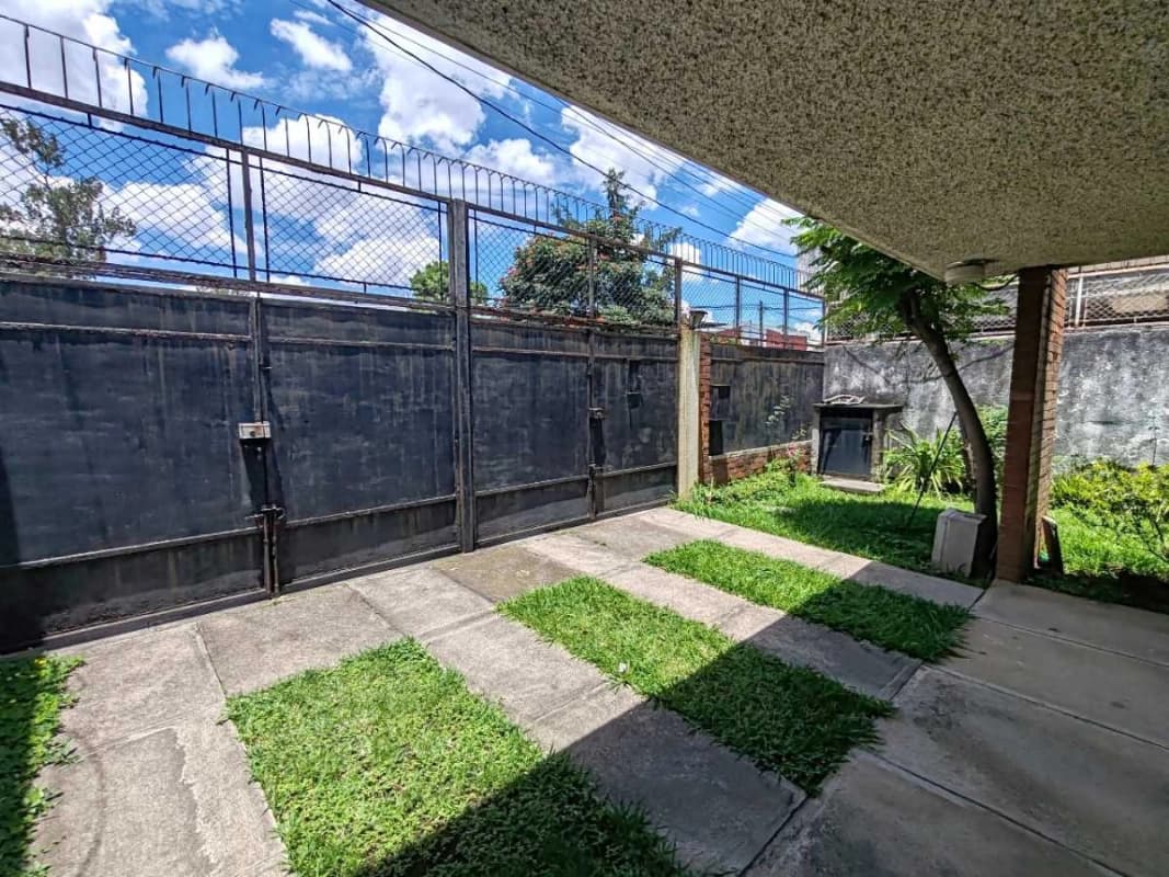 Casa en venta zona 15 de 4 habitaciones