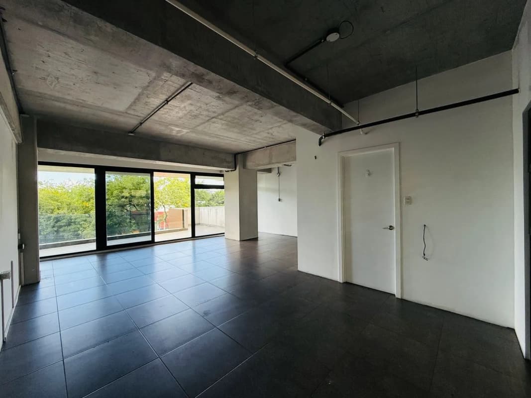 ALQUILER DE OFICINA 66MT2 CON AMPLIA TERRAZA - ASCEND, ZONA 9