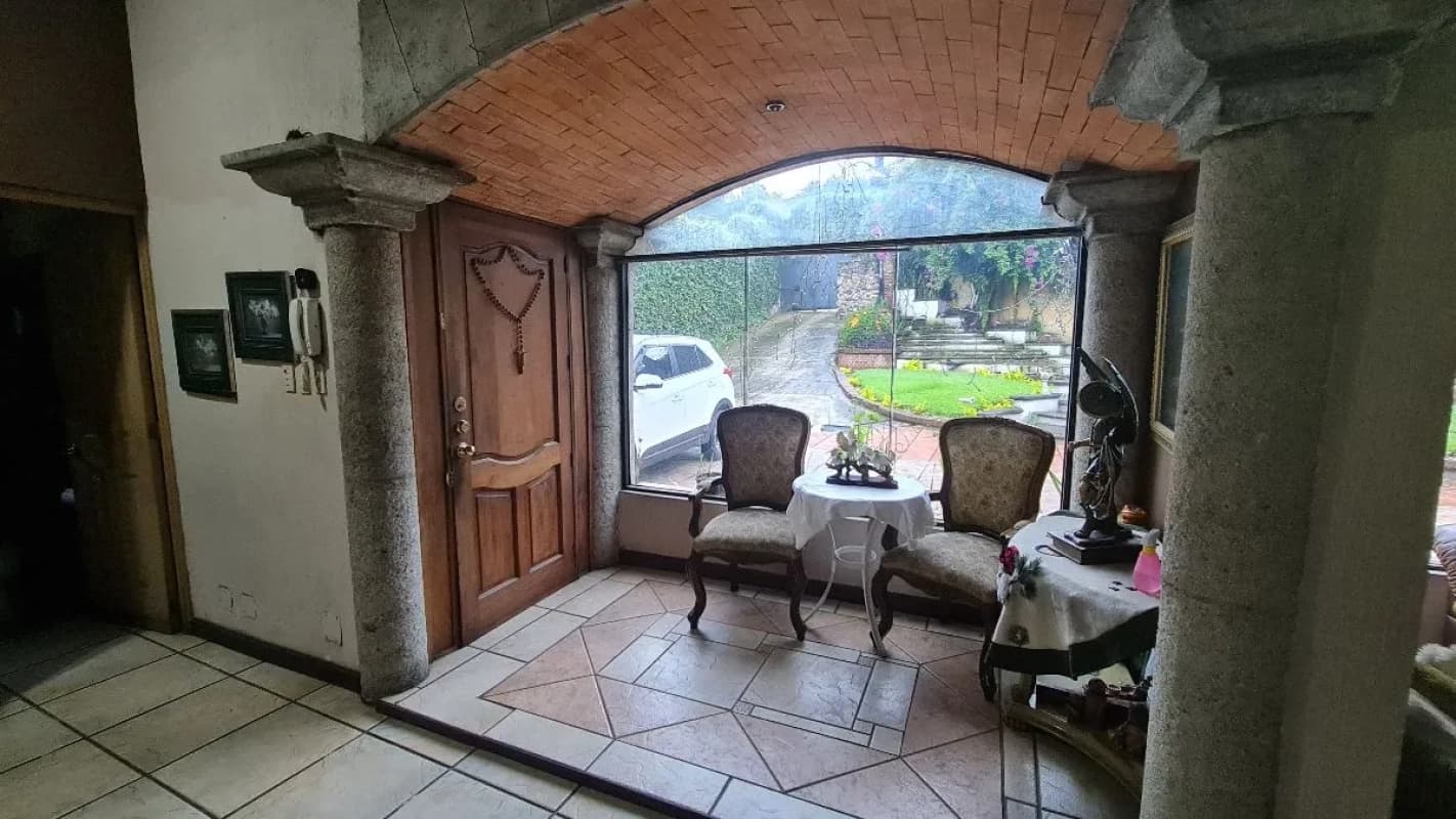 Vendo casa grande sobre Carretera Interamericana Mixco