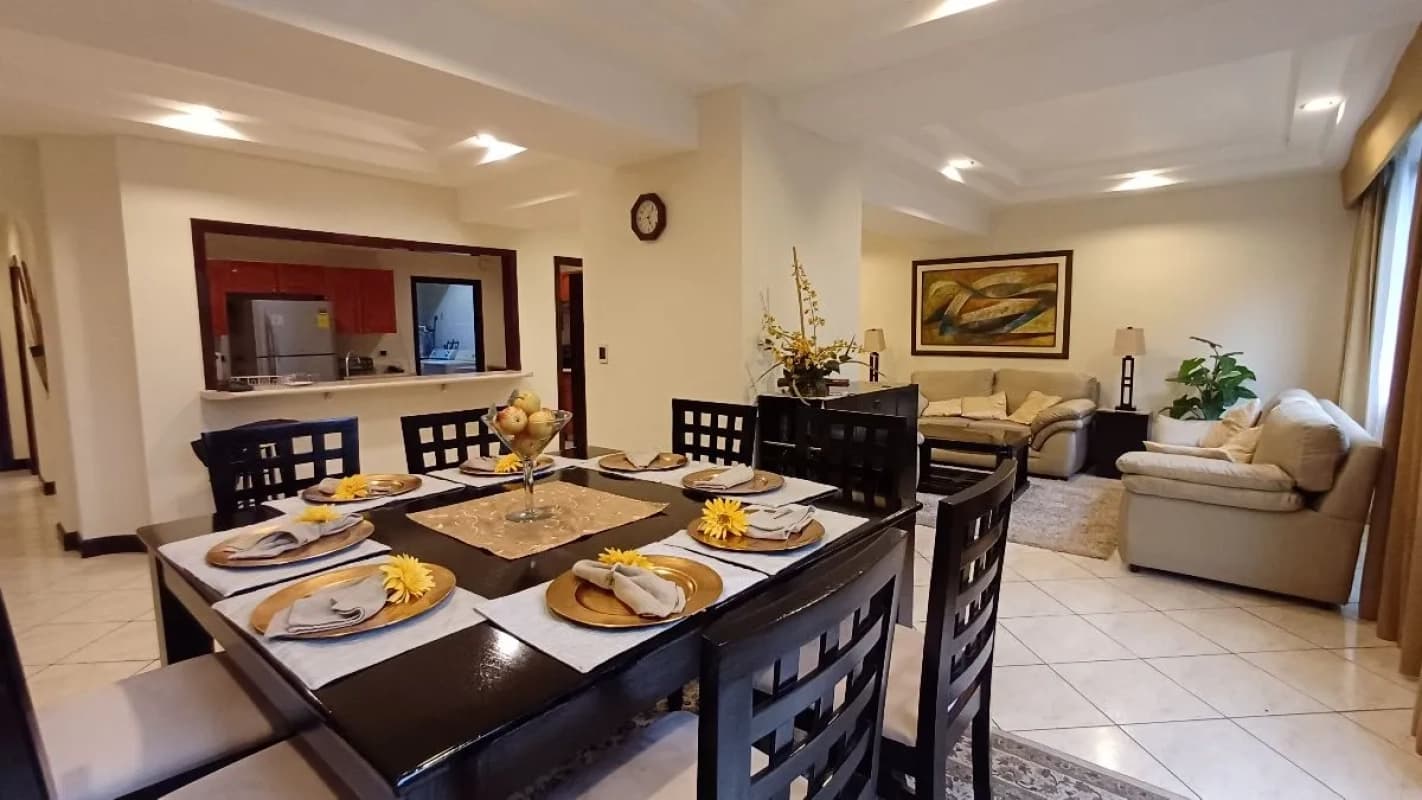 Apartamento Amueblado de 198 m2 en Renta en Milenia