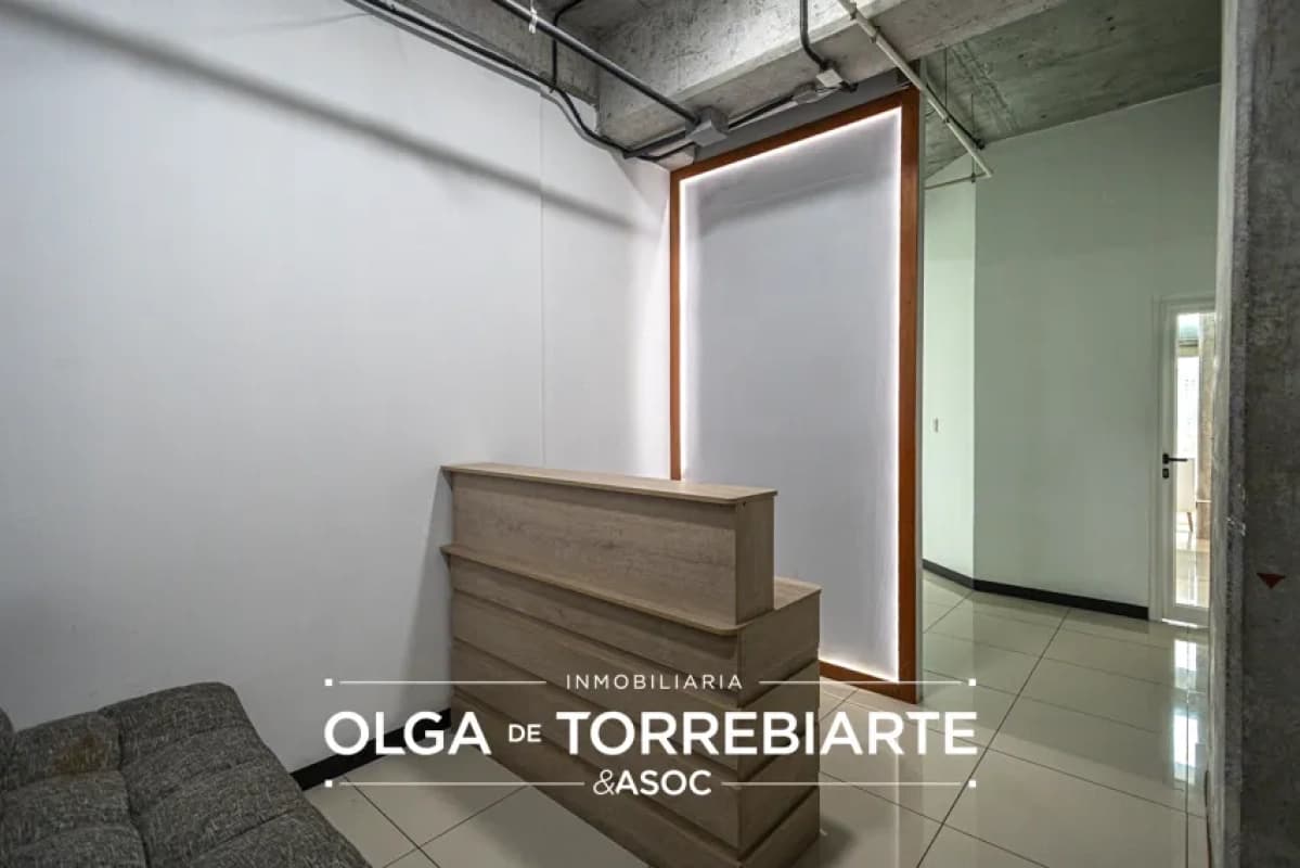 Oficina en Edificio Pialé, Zona 10