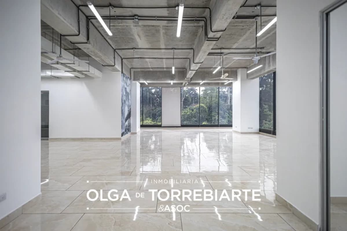 Oficina en Centro de Negocios Spazio, Zona 15